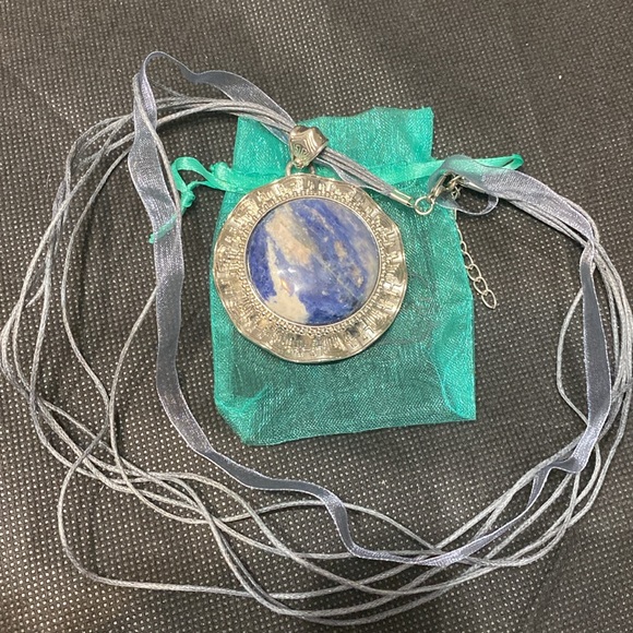 Vintage Silver pendant with blue & white stone necklace with bag - Picture 2 of 9